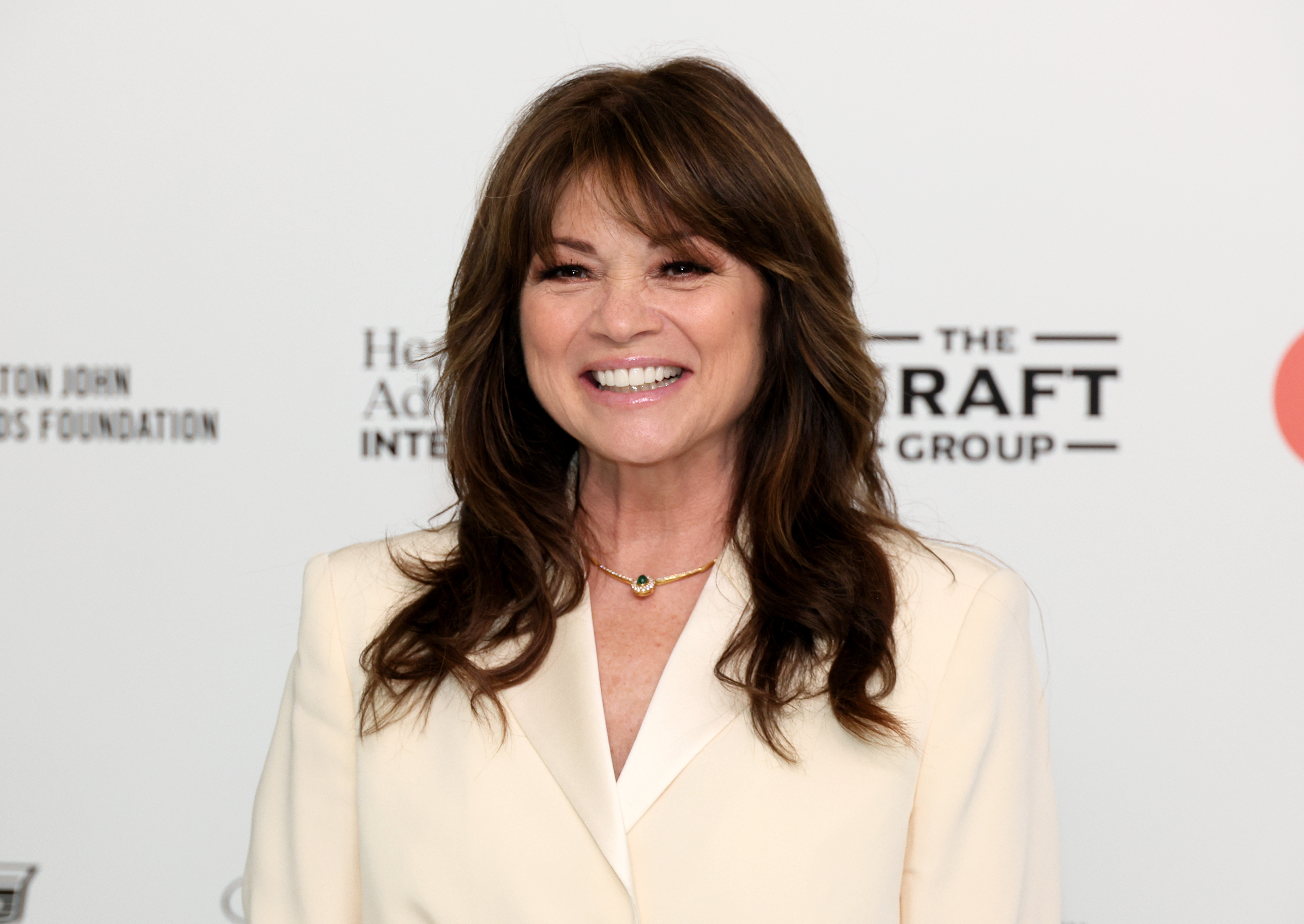 Valerie Bertinelli attends the Elton John AIDS Foundation’s 32nd Annual Academy Awards Viewing Party in West Hollywood, California. She returns to her brunette hair, styled with a fringe and subtle curls at the ends.