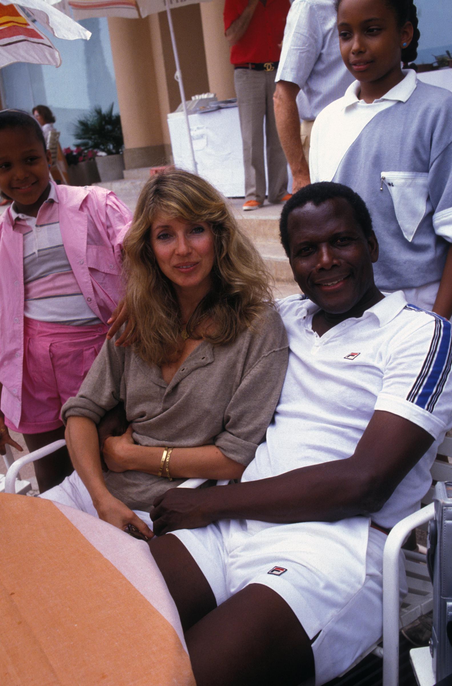 Sidney Poitier pictured with Joanna Shimkus and their children on January 1, 1983, in Monte Carlo, Monaco. | Source: Getty Images