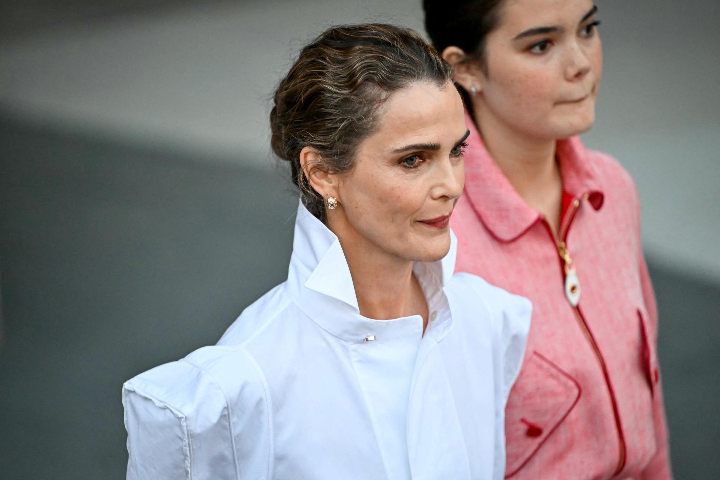 Both wore their hair pulled back and kept their jewelry minimal, creating a subtle visual link between them even without coordinated outfits. | Source: Getty Images