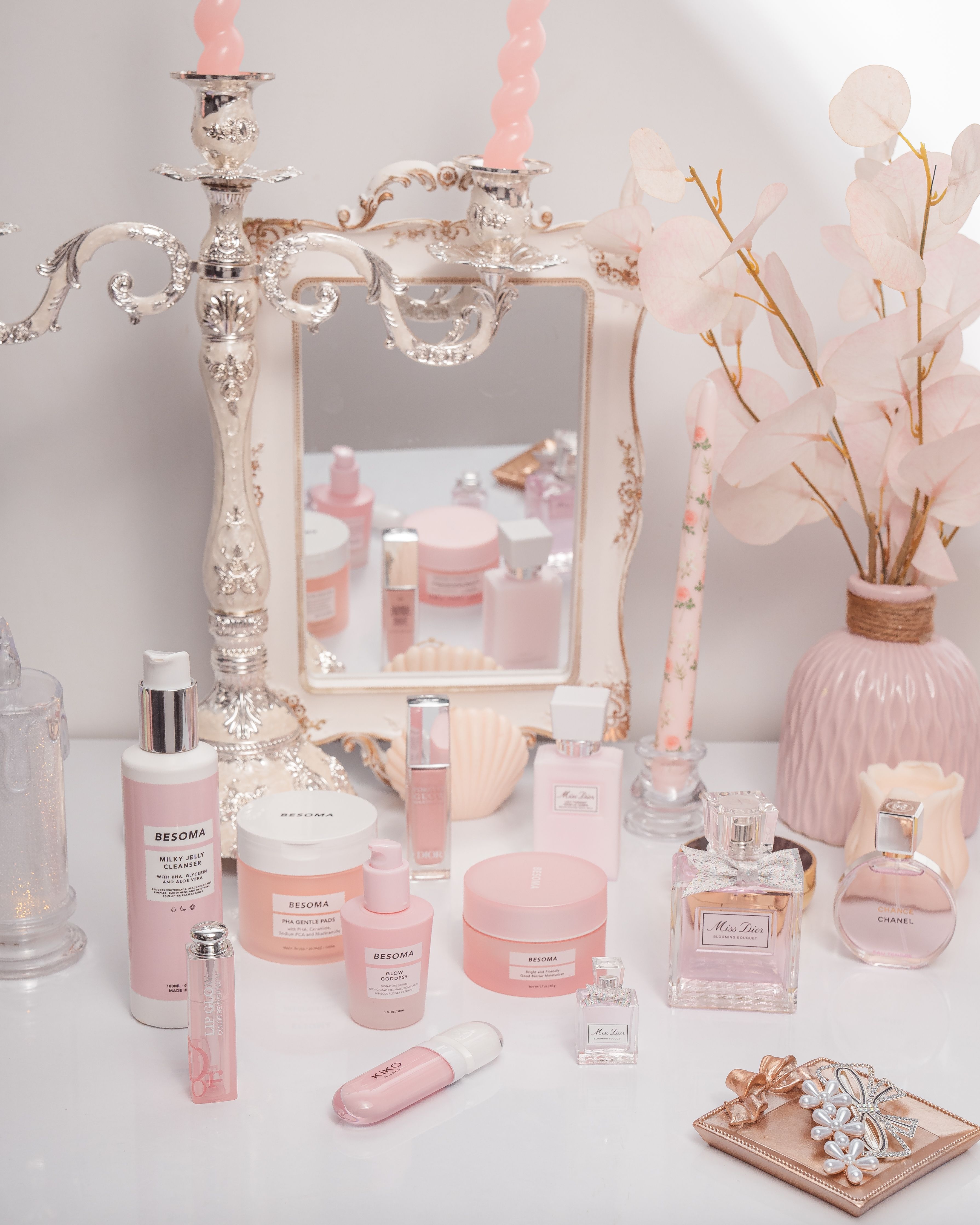 A collection of pink beauty products | Source: Pexels