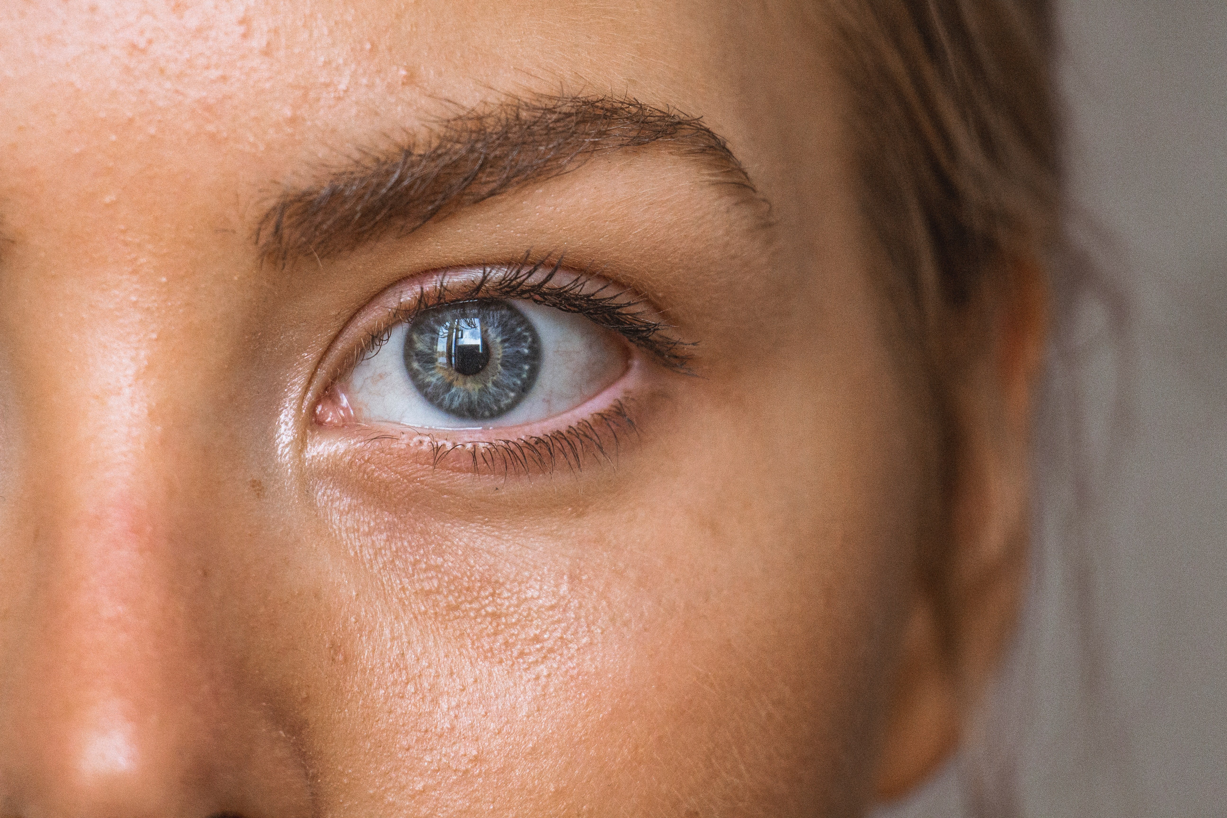 Woman with blue eyes and clear skin | Unsplash 