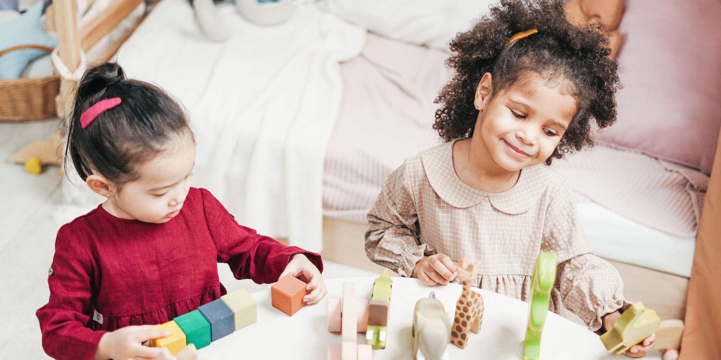 Two little girls playing together | Source: Pexels