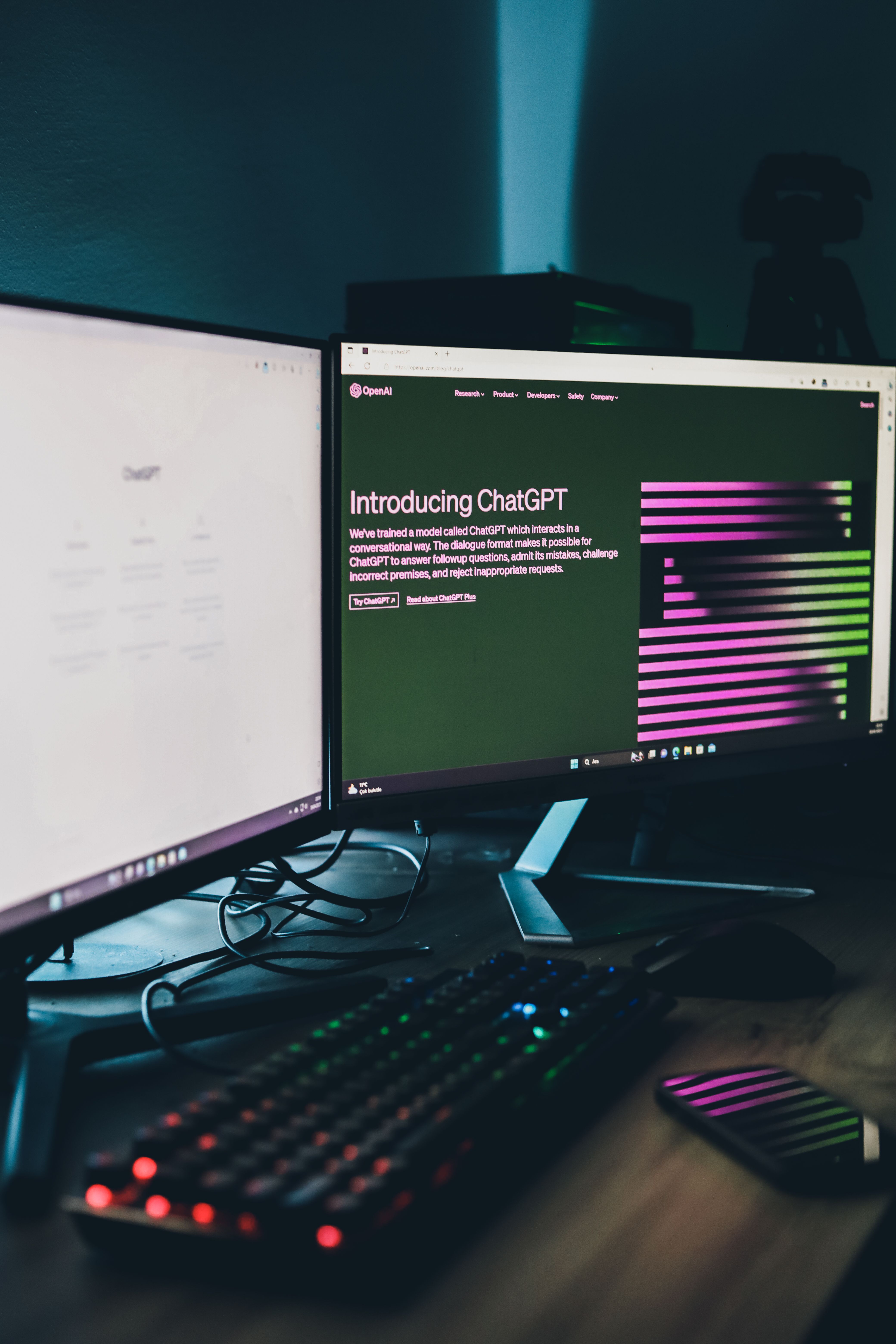 Computer screens on a desk | Source: Pexels