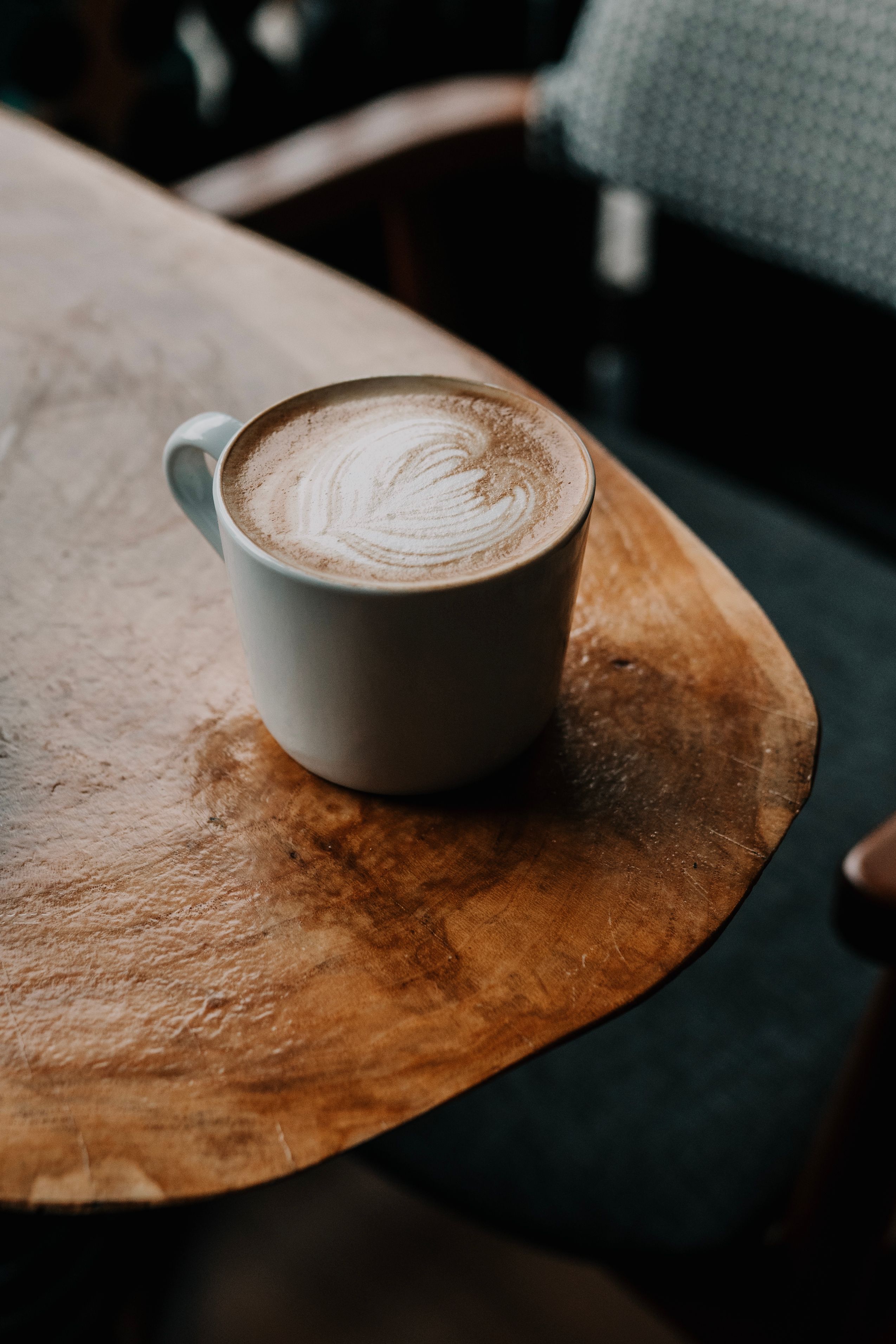 A cup of coffee with cinnamon on top and heart-shaped froth | Source: Pexels