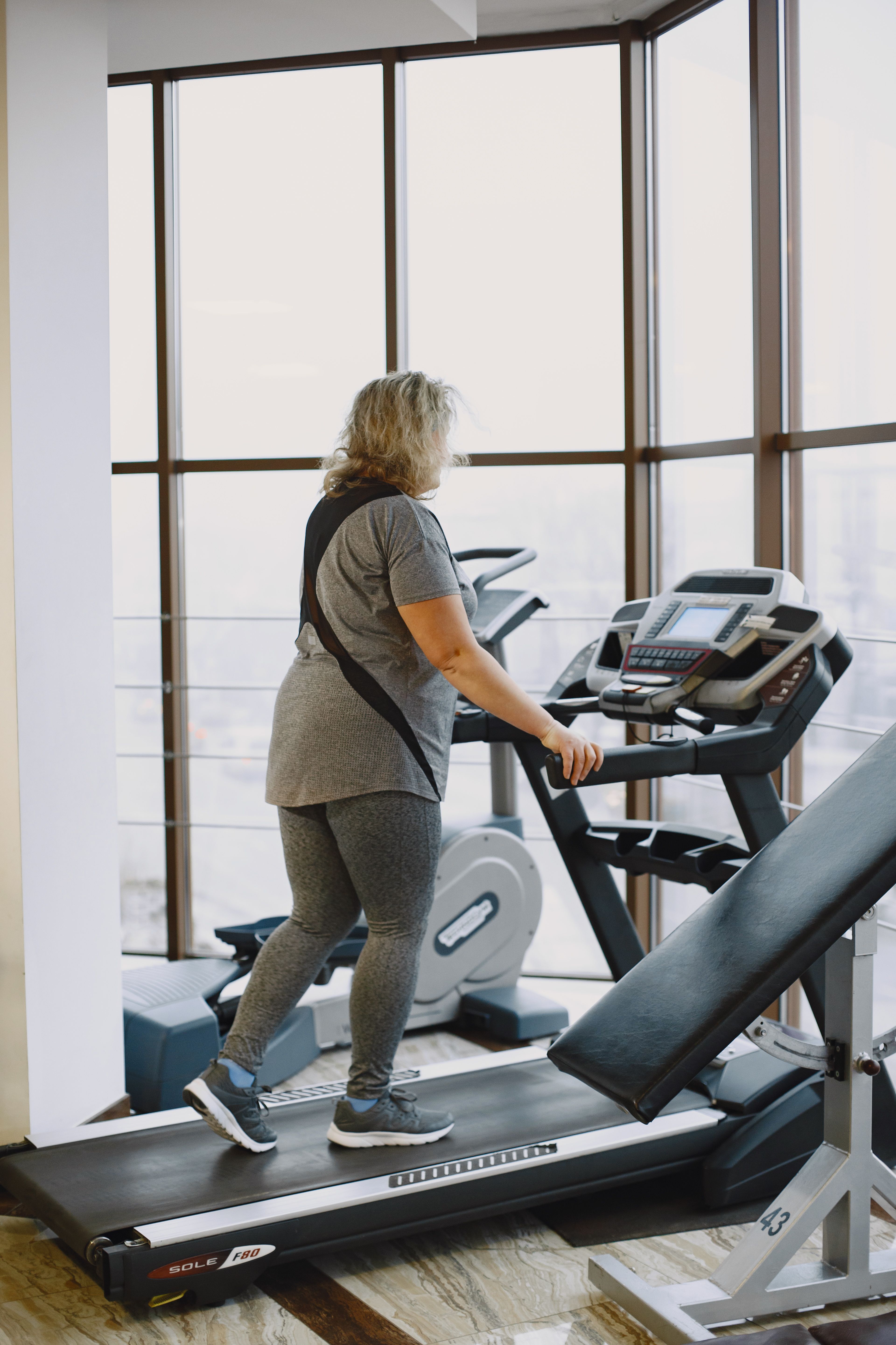 Woman walking on a treadmill | Source: Pexels