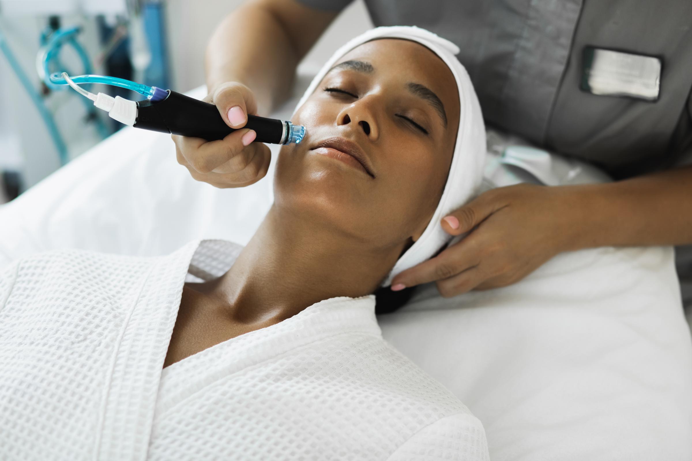 A woman undergoing a facial microdermabrasion procedure | Source: Getty Images