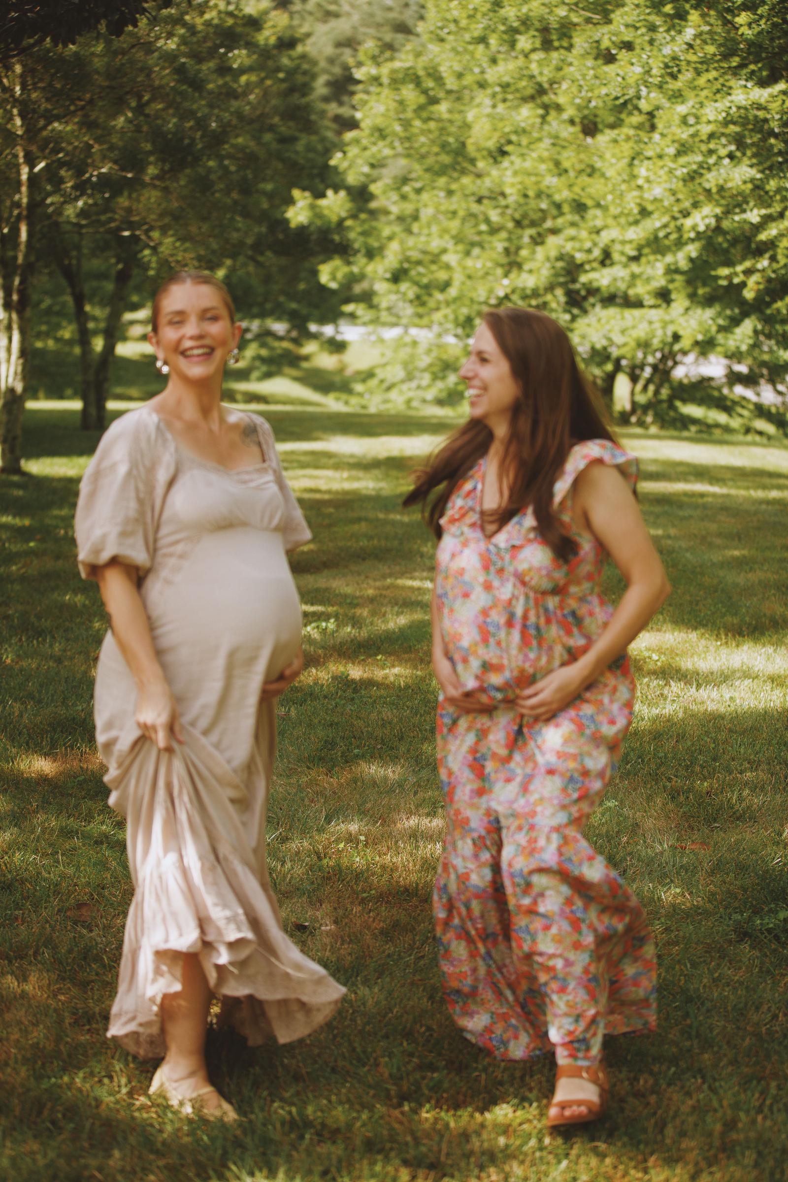 Two pregnant women laughing | Source: Pexels