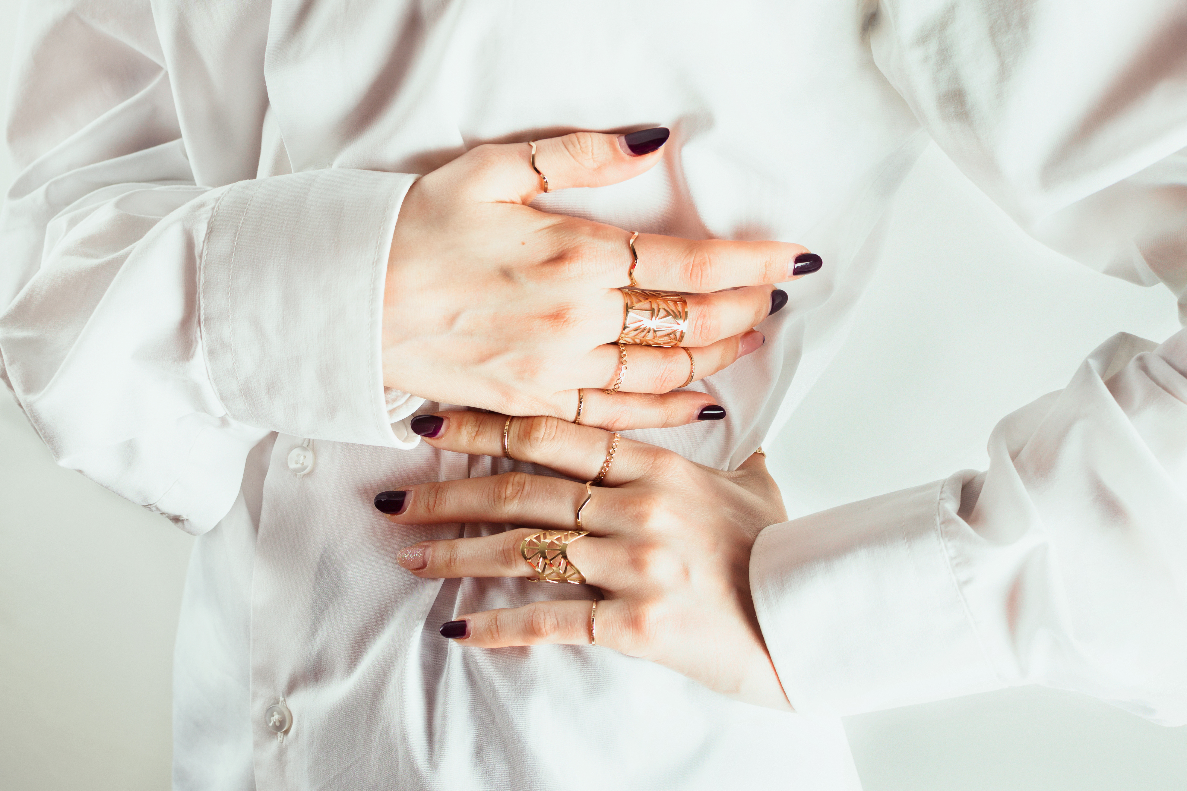 A woman's hands stacked in several gold rings. | Source: Getty Images