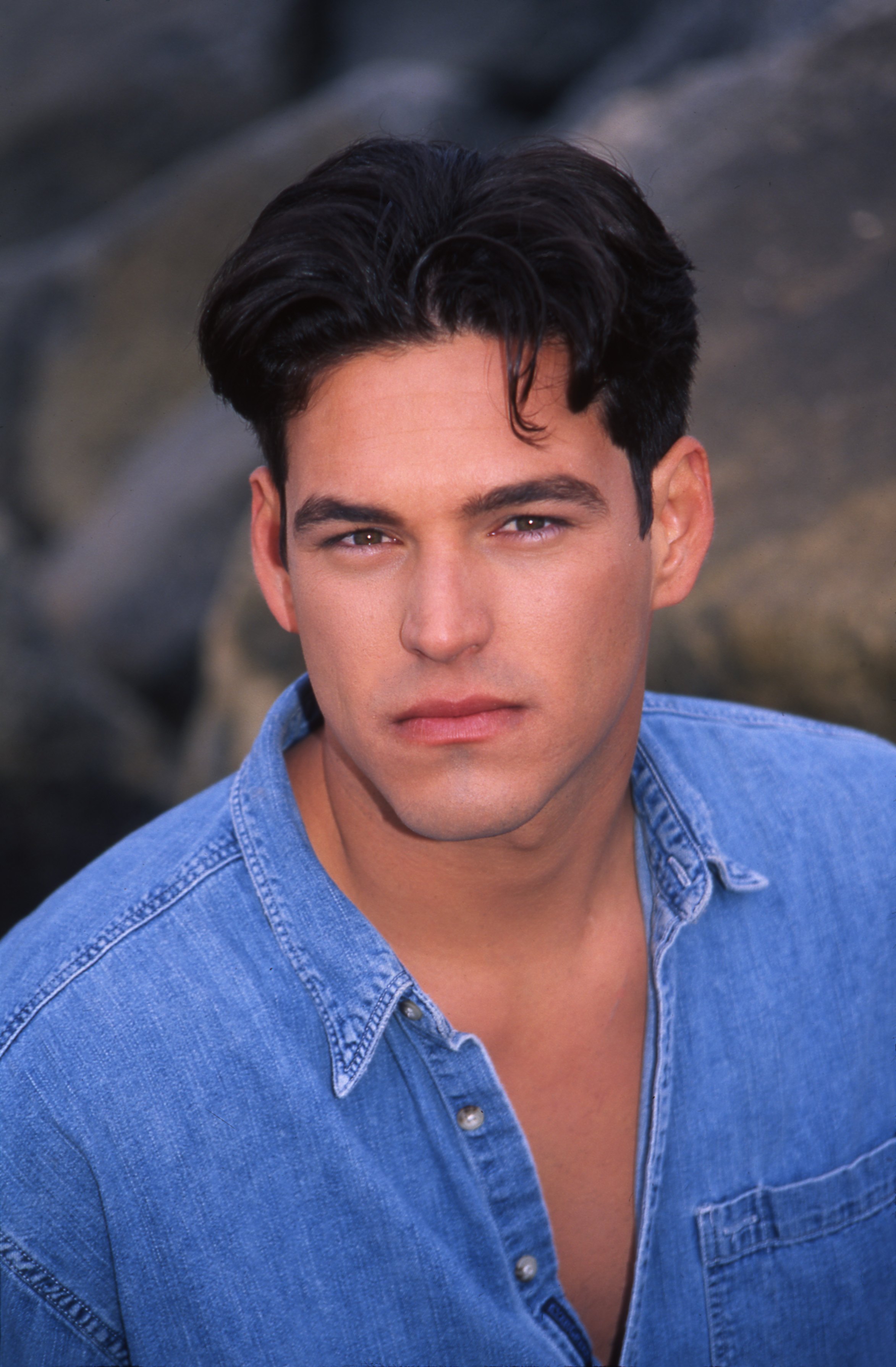 Eddie Cibrian posing for a portrait in 1996 in Los Angeles, California. | Source: Getty Images