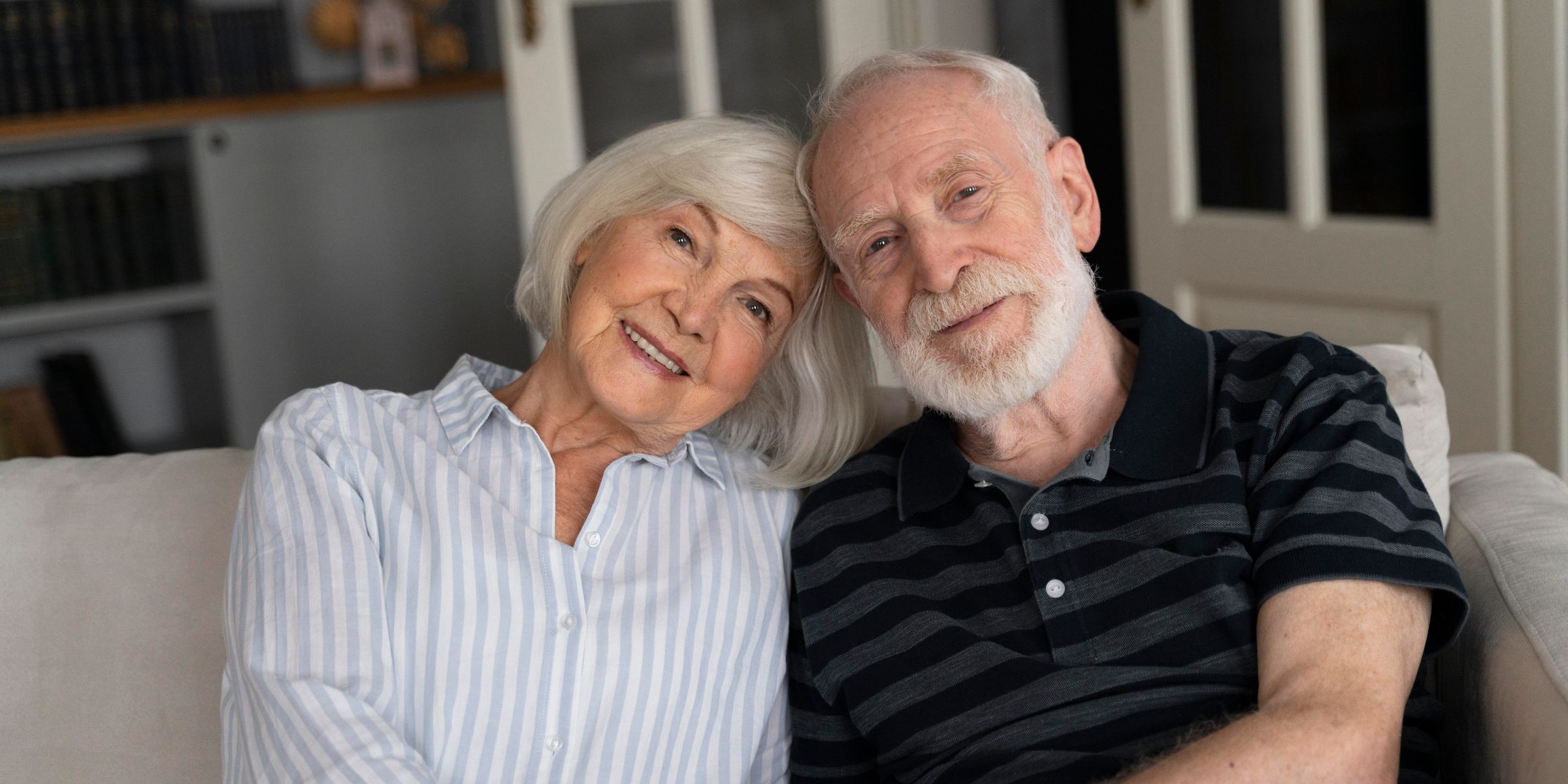 An elderly couple | Source: Magnific